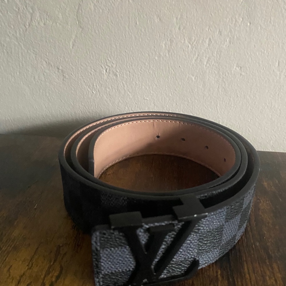 Luis Vuitton Belt - Picture 2 of 3